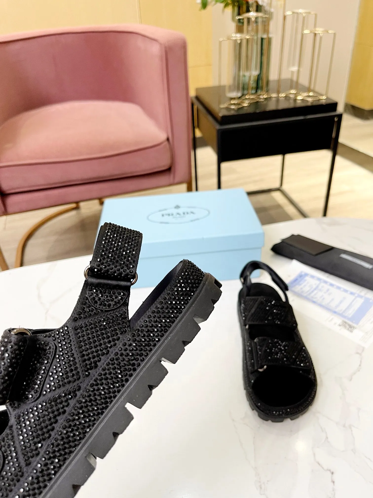 💕💕Factory direct selling price p600💕💕 𝐏𝐑𝐀𝐃𝐀 ｜𝟐𝟎𝟐3/𝐒𝐒 𝐧𝐞𝐰 High version 💯💯💯 Parda 2023/fw new series Prada triangle logo rhinestone counter [authentic grade] version‼ ️Purchase ZP customization, the highest version on the market‼ ️ The original development shoe shape is super correct ‼ ️Highest restoration shoe type ‼ ️ Very good wrapping, slimming, high-end, super comfortable ‼ ️ Upper: imported silk, lining: lambskin, customized molding with iconic logo triangle buckle, outsole: original molding + hot-drilling process + pure handmade precision production. Code number: 35-39 (40, 41, customizable and non-returnable)